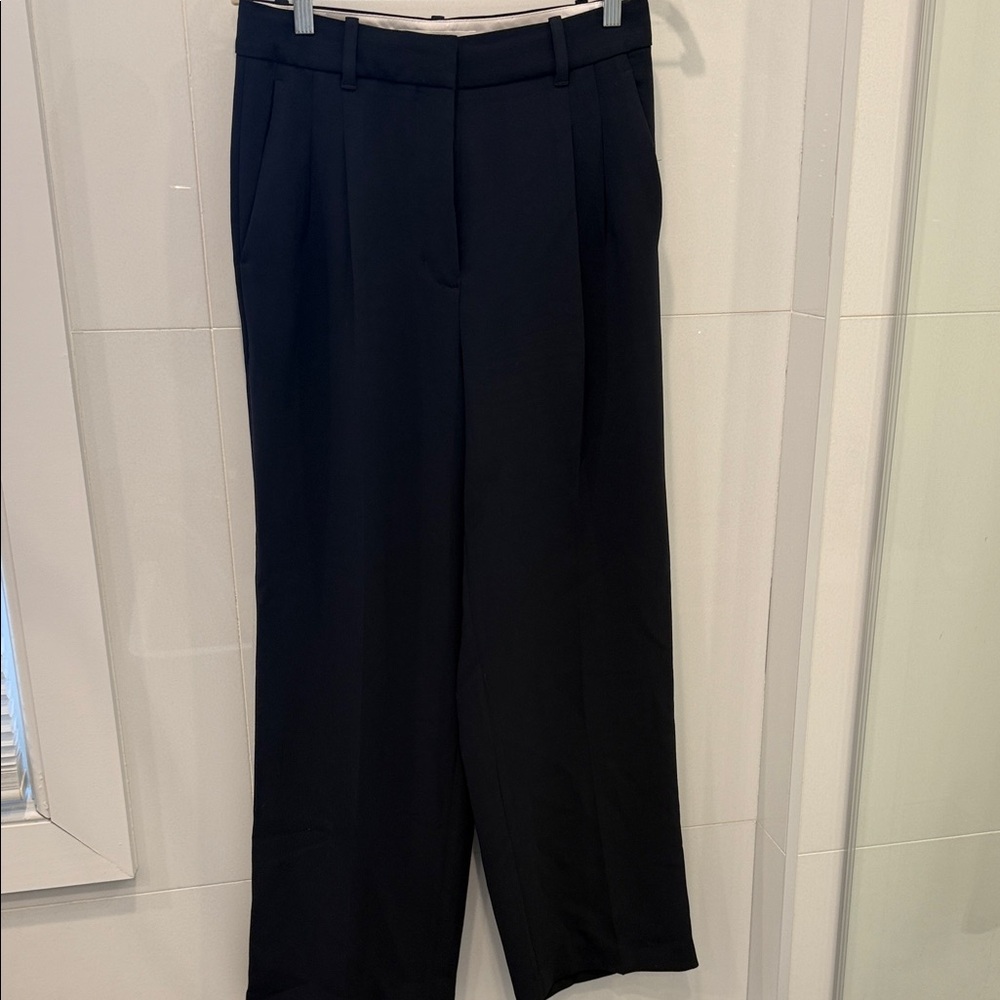 Aritzia Navy The Effortless Pant
